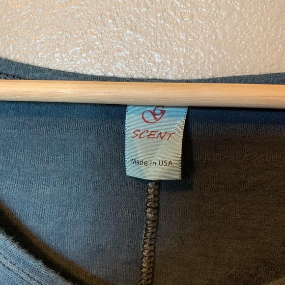 G scent shortsleeve oversized shirt size medium - Picture 3 of 4